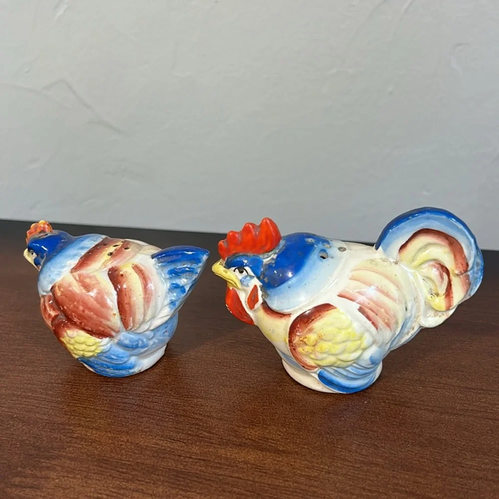 Vintage rooster and chicken salt/ pepper shakers